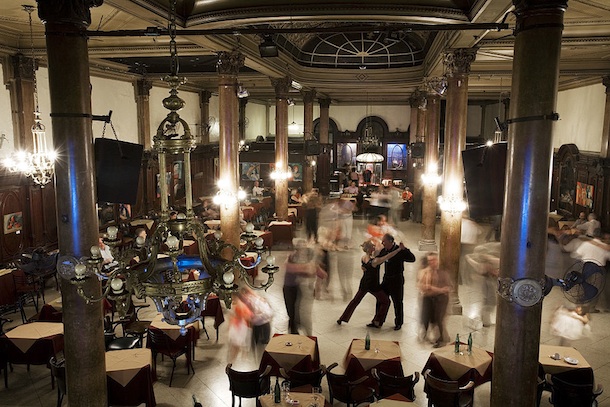 Tables and tango at the Café Notable