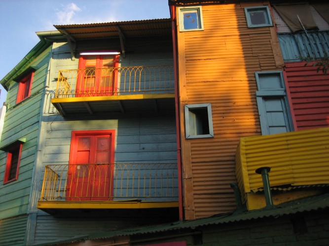 Italian immigrants from Genoa set up La Boca