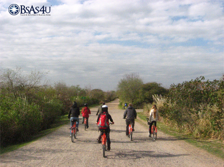 Bike tour through the Costanera Sur ecological reserve.